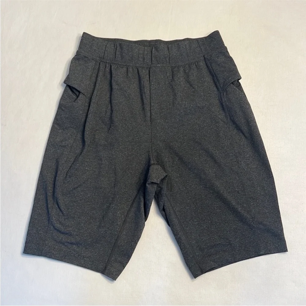 Lululemon Men’s Short, Medium. 11” inseam Linerless Charcoal Gray EUC - Picture 2 of 7